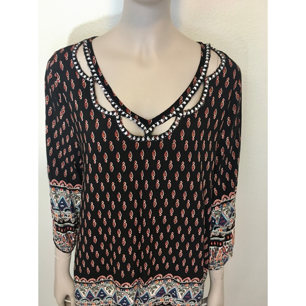BKE Boho Rhinestone Tunic Top - Picture 13 of 16